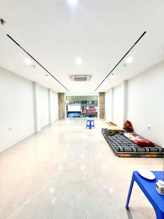 TÒA NHÀ VĂN PHÒNG 8 TẦNG PHỐ HOÀNG NGÂN, Ô TÔ, VỈA HÈ, THANG MÁY, VIEW SÁT VƯỜN HOA 65/70T3 m, 8