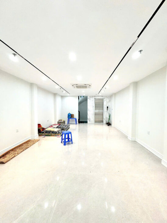 TÒA NHÀ VĂN PHÒNG 8 TẦNG PHỐ HOÀNG NGÂN, Ô TÔ, VỈA HÈ, THANG MÁY, VIEW SÁT VƯỜN HOA 65/70T3 m, 8