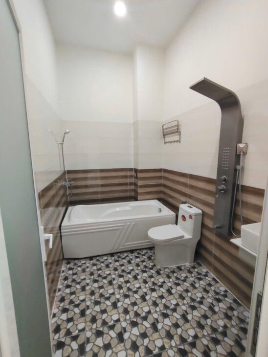 GIA ĐÌNH TÔI SANG MỸ ĐỊNH CƯ NÊN CẦN BÁN GẤP CĂN NHÀ PHỐ KINH DOANH HAY CHO THUÊ KHAI THÁC DÒNG