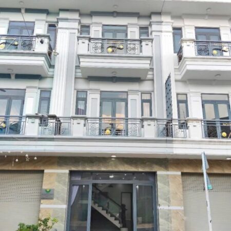 GIA ĐÌNH TÔI SANG MỸ ĐỊNH CƯ NÊN CẦN BÁN GẤP CĂN NHÀ PHỐ KINH DOANH HAY CHO THUÊ KHAI THÁC DÒNG