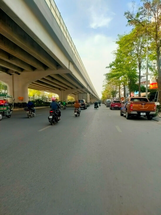 MẶT PHỐ PHẠM VĂN ĐỒNG CẦU GIẤY, VỈA HÈ ĐÁ BÓNG, KINH DOANH BẤT CHẤP, 75M² CHỈ 28 TỶ 950