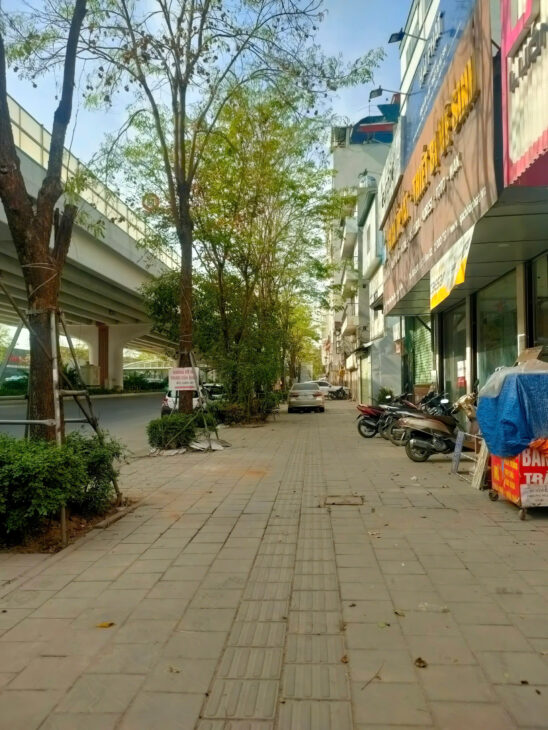 MẶT PHỐ PHẠM VĂN ĐỒNG CẦU GIẤY, VỈA HÈ ĐÁ BÓNG, KINH DOANH BẤT CHẤP, 75M² CHỈ 28 TỶ 950