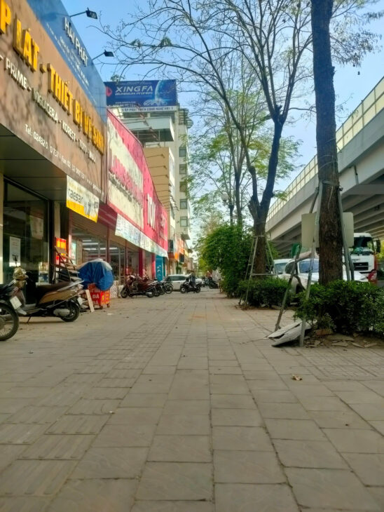 MẶT PHỐ PHẠM VĂN ĐỒNG CẦU GIẤY, VỈA HÈ ĐÁ BÓNG, KINH DOANH BẤT CHẤP, 75M² CHỈ 28 TỶ 950