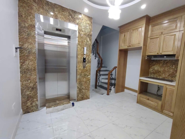 NHÀ MỚI KÍNH KOONG, GẦN HỒ CỰC THOÁNG, 6 TẦNG LỘC – 45M2, THANG MÁY ĐẦY ĐỦ, TRUNG TÂM ĐỐNG ĐA DƯỚI