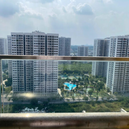 Chính chủ gửi bán gấp căn 2PN diện tích lớn GH, tầng vừa đẹp, view hồ bơi và vườn Nhật giá chỉ 3tỷ2