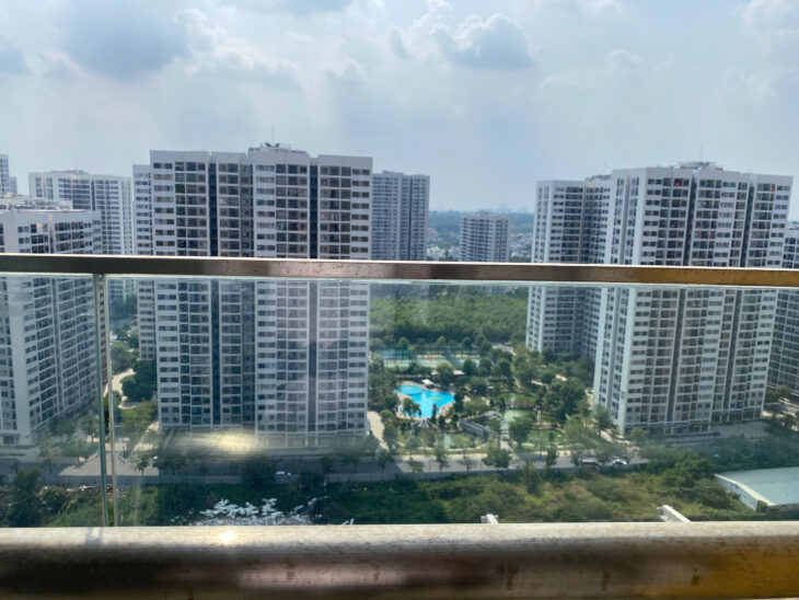Chính chủ gửi bán gấp căn 2PN diện tích lớn GH, tầng vừa đẹp, view hồ bơi và vườn Nhật giá chỉ 3tỷ2