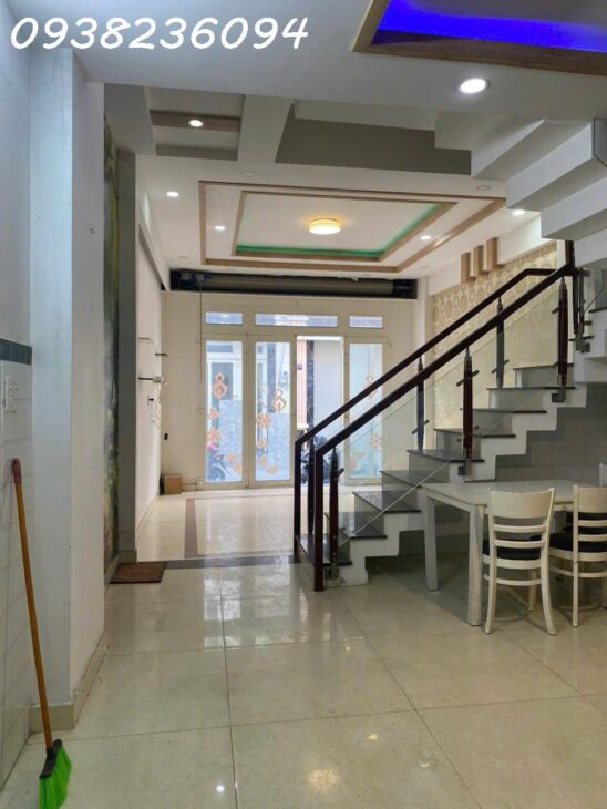 Nhà 4 lầu, 4pn, hẻm 6m, 5x11m, sạch đẹp, gần Uỷ Ban, Chợ TX, giá rẻ cực 8tr