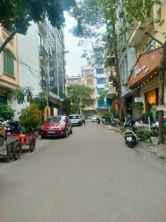 PHÂN LÔ HOÀNG QUỐC VIỆT, VỈA HÈ, ÔTÔ TRÁNH, NHÀ 2 MẶT TIỀN KINH DOANH, 70M2 GIÁ 24 TỶ