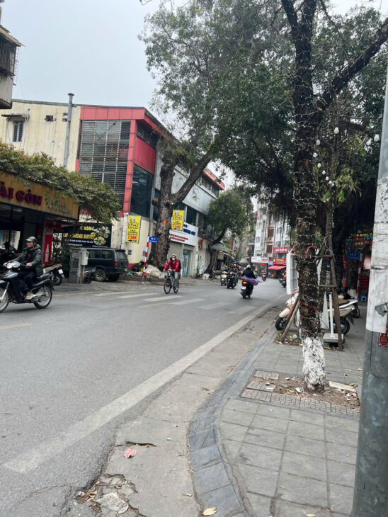 ĐẤT VÀNG TT HAI BÀ, 139m2 mặt tiền 6,2M VỈA HÈ 5M Ô TÔ TRÁNH 220 triệu/m,