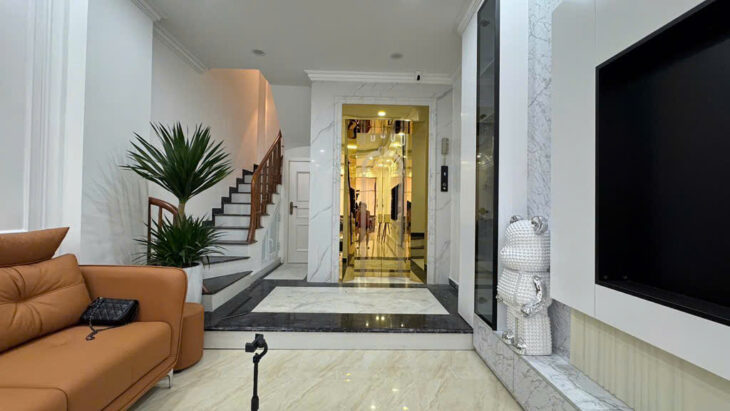 NHÀ ĐẸP 5 TẦNG THANG MÁY – Ô TÔ ĐỖ CỬA – HAI BÀ TRƯNG GIÁ 14.8 TỶ