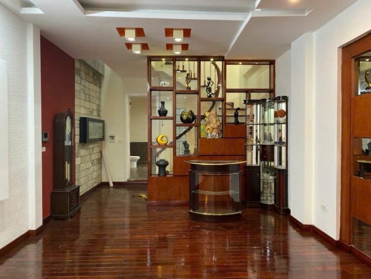 HÓT HOÀNG VĂN THÁI, Ô TÔ KINH DOANH GIÁ 12.6 TỶ.