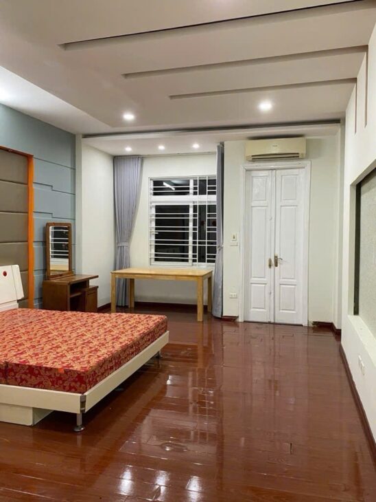 HÓT HOÀNG VĂN THÁI, Ô TÔ KINH DOANH GIÁ 12.6 TỶ.