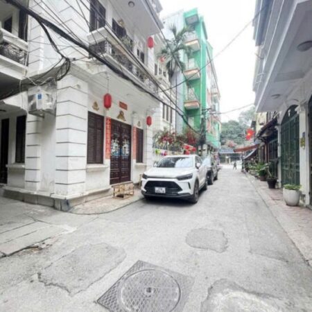 HÓT HOÀNG VĂN THÁI, Ô TÔ KINH DOANH GIÁ 12.6 TỶ.