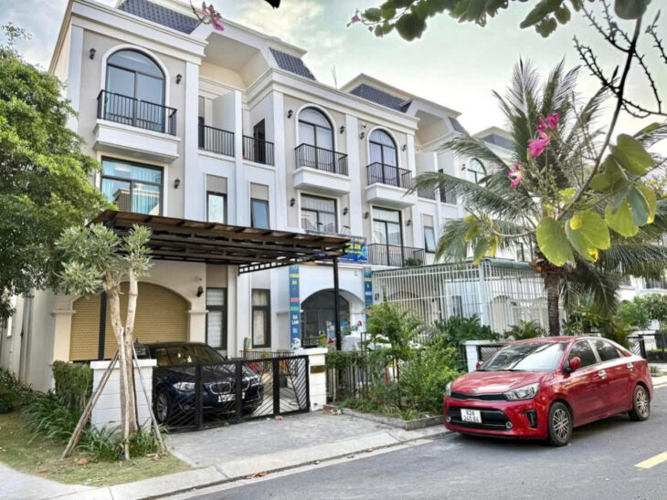 LAVILLA BÀN GIAO SỔ HỒNG CHO KHÁCH HÀNG