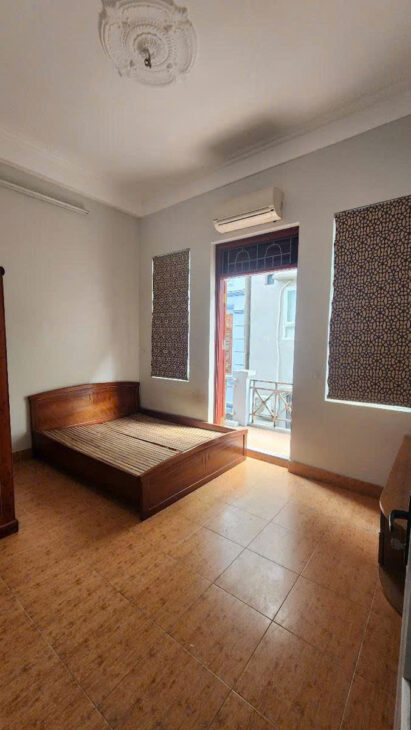 Cần bán gấp nhà Khương Đình 65m² x 5 tầng, hai mặt thoáng, 6 phòng ngủ rộng, Giá chỉ 9,8 tỷ