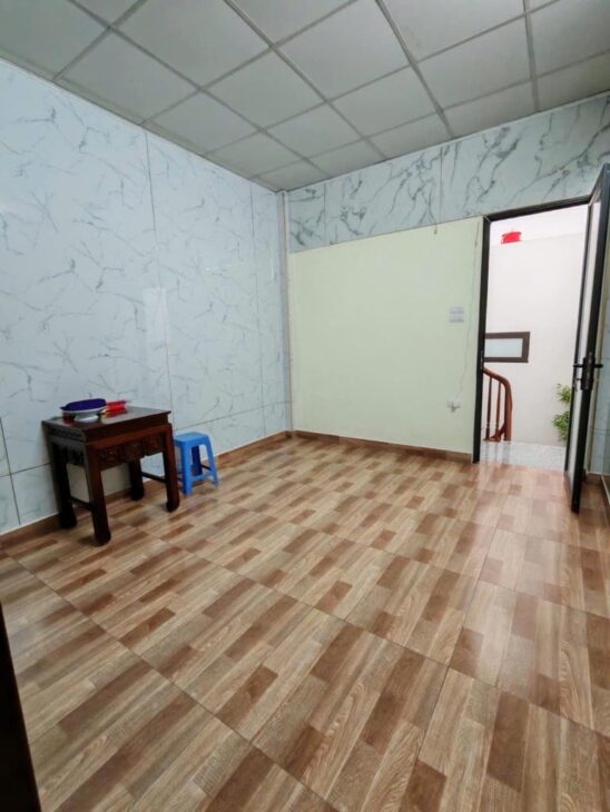 BÁN NHÀ 3 TẦNG- PHỐ THÁI HÀ- ĐẤT PHÂN LÔ -Ô TÔ LÙI CỬA .CÁCH MẶT PHỐ 50M