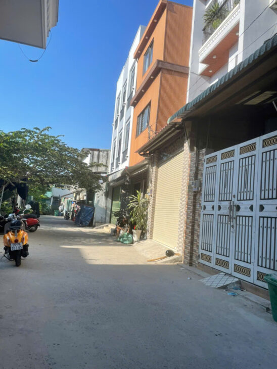 BÁN NHÀ ĐẸP – 3 TẤM – 70M2 – HƯƠNG LỘ 2 – LÊ VĂN QUỚI – HẺM Ô TÔ – NHỈNH 5 TỈ