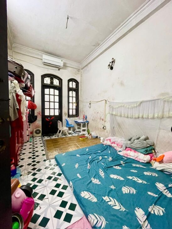 BÁN NHÀ 2 TẦNG- PHỐ THÁI HÀ- ĐẤT PHÂN LÔ -Ô TÔ LÙI CỬA .CÁCH MẶT PHỐ 50M