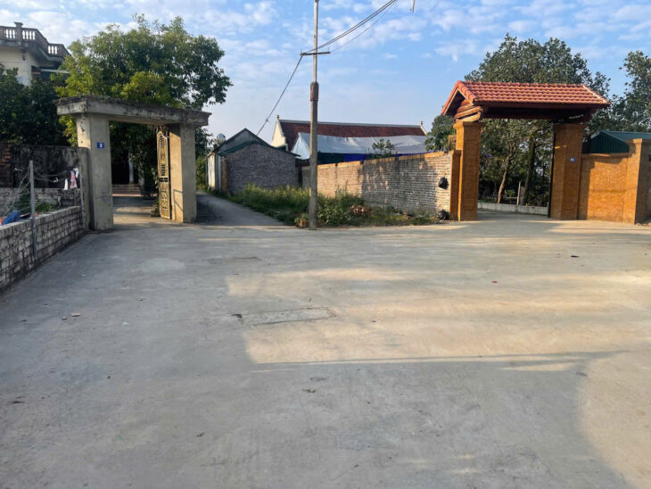 BÁN LÔ ĐẤT YÊN MỸ – CÓ SÂN RỘNG TRƯỚC NHÀ – GIÁ TỐT Diện tích: 100,4m²