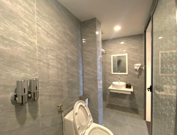 Khách sạn 8 tầng mặt tiền Hoàng Hoa Thám dt 98m2 bán: 40 tỷ lh: 0905724084 Ngọc Bích Land
