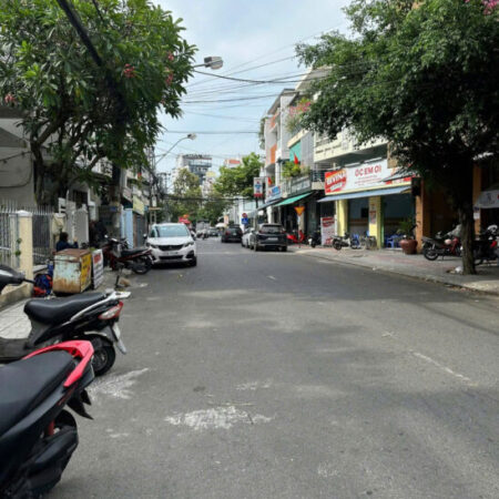 Cần bán 2 căn nhà mặt tiền đường Bà Triệu – Nha Trang dt 202m2 bán: 27 tỷ Liên hệ: ngọc bích land