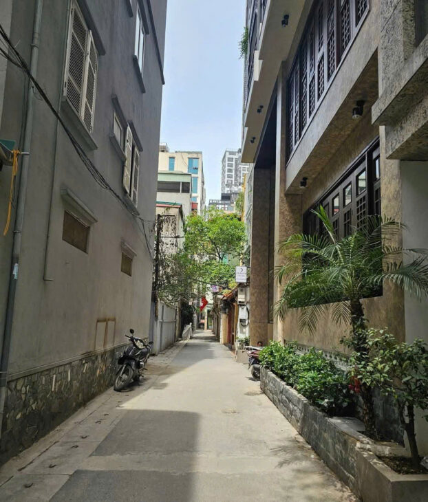 Cần bán nhà phố Quần Ngựa, Ba Đình, ô tô đỗ cửa, thoáng trước sau, 58m, 4 tầng, 16.4 tỷ.