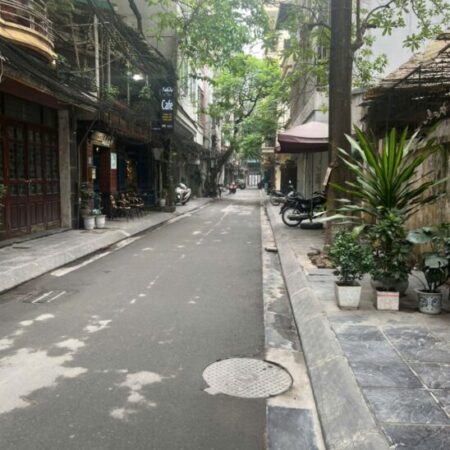 PHÂN LÔ HOÀNG VĂN THÁI, Ô TÔ TRÁNH KINH DOANH ĐỈNH, GIÁ 12.6 TỶ.