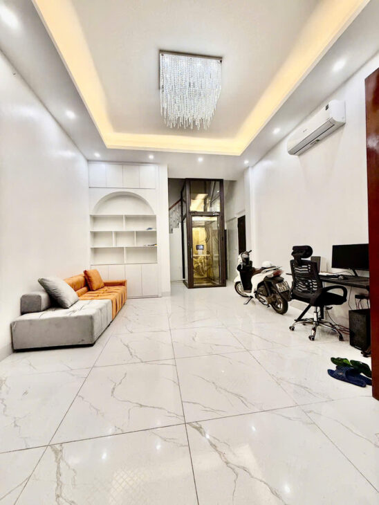 PHỐ NGUYỄN CAO Ô TÔ ĐỖ CỬA GIÁ NHỈNH 12 TỶ