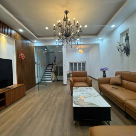 Nhà dân xây chắc chắn gần Ngã Tư Sở- Thanh Xuân, 53m2, 5 tầng, mặt tiền 5m, ô tô đỗ cổng,view hồ,