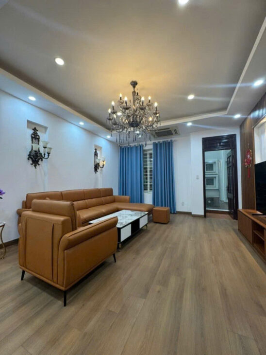 Nhà dân xây chắc chắn gần Ngã Tư Sở- Thanh Xuân, 53m2, 5 tầng, mặt tiền 5m, ô tô đỗ cổng,view hồ,