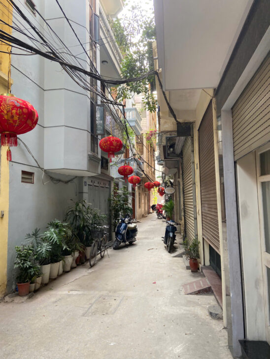 Nhà 4 tầng mặt ngõ kinh doanh phố Tây Sơn, Đống Đa, lô góc, gần phố, sổ vuông, 4.2 tỷ.