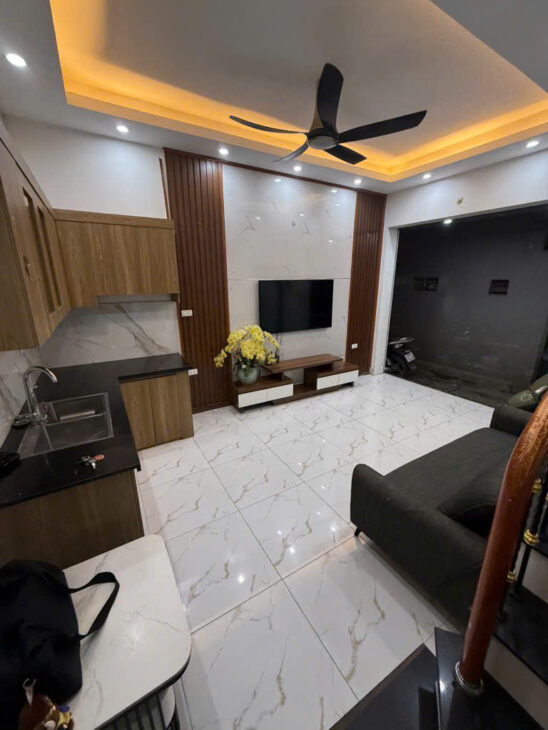 Nhà riêng sát phố, công viên, đẹp và hiếm, trung tâm quận Hai Bà Trưng, 28m2, 4 tầng, 3 ngủ, giá