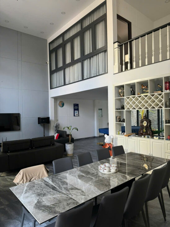 Bán biệt thự mặt tiền 3 tầng 9,3x25m giá 14,6 tỷ Đường Hiệp Thành 06