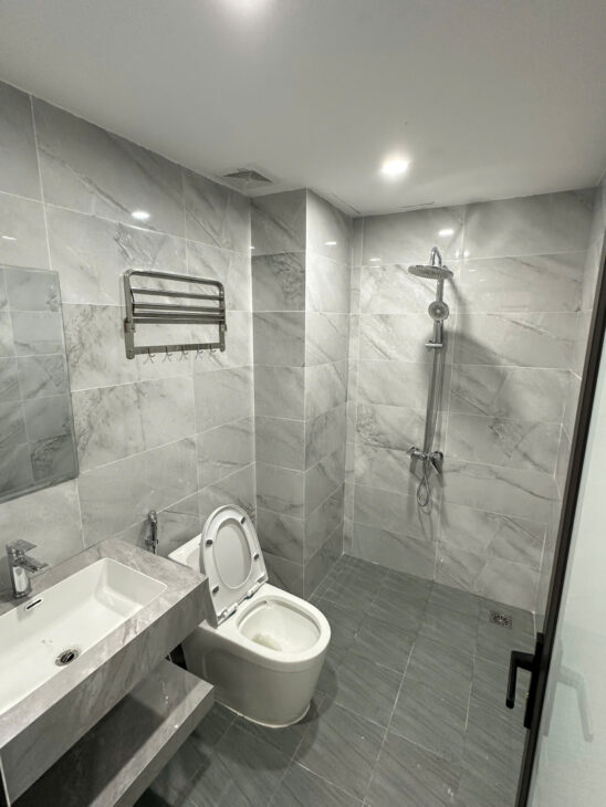 Bán Nhà Thanh Am – Long Biên DT 40m2 x 5 Tầng x MT 4,3m Nở Hậu, , ÔTô Đỗ Cổng, Tiện Ích Xung Quanh