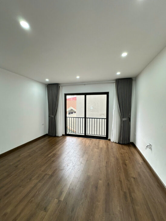 Bán Nhà Thanh Am – Long Biên DT 40m2 x 5 Tầng x MT 4,3m Nở Hậu, , ÔTô Đỗ Cổng, Tiện Ích Xung Quanh