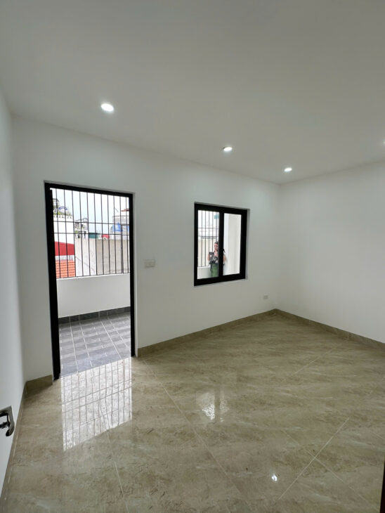 Bán Nhà Thanh Am – Long Biên DT 40m2 x 5 Tầng x MT 4,3m Nở Hậu, , ÔTô Đỗ Cổng, Tiện Ích Xung Quanh