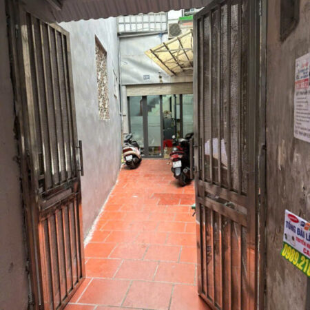 BÁN ĐẤT TẶNG NHÀ THANH NHÀN, NGÕ THOÁNG,XÂY CCMN, 72M2 GIÁ 11.X TỶ