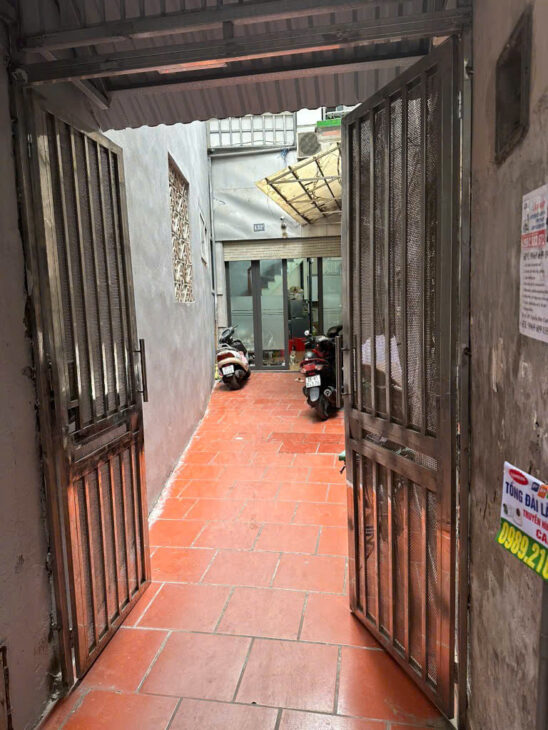 BÁN ĐẤT TẶNG NHÀ THANH NHÀN, NGÕ THOÁNG,XÂY CCMN, 72M2 GIÁ 11.X TỶ