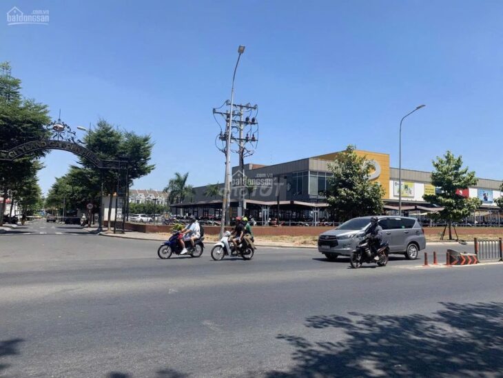 Bán nhà mặt tiền 50x100m giá 390 tỷ Đường Dương Quảng Hàm