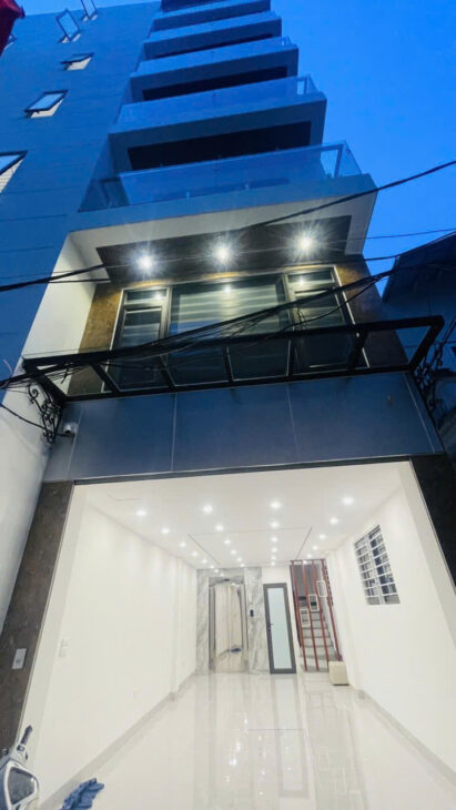 Nhà Vip 7 tầng thang máy Gara Ô tô Lô Góc tại ngõ 541 Bát Khối, Long Biên