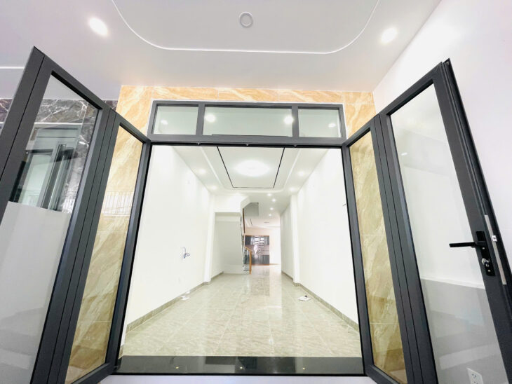 BÁN NHÀ 3 TẦNG HẺM Ô TÔ GẦN CHỢ VĨNH HẢI – DT: 107,5m2 . DTSD: 201m2 – – Giá bán : 5 tỷ 100