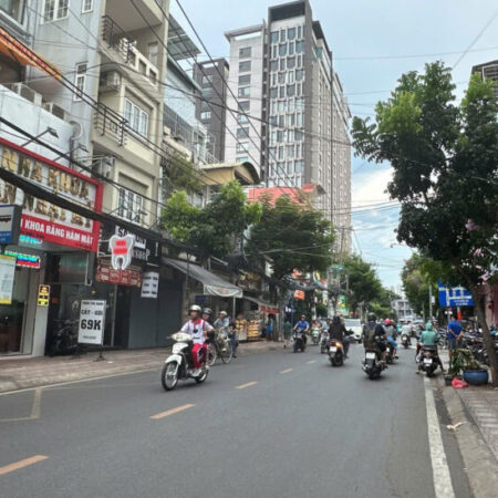 Nhà phố HIẾM Q.4 hẻm 8m Khánh Hội DTS 130m2 ngang 4m vị trí đẹp sát vách Q1 chỉ 12.5 tỷ.