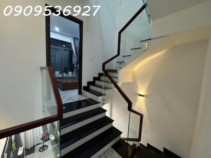 NHÀ MỚI Ở NGAY HXH 3 TẦNG – KIẾN TRÚC SƯ TỰ THIẾT KẾ – VÀO Ở NGAY KHÔNG CẦN SỬA