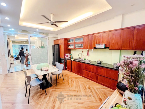 Bán nhà 69m², 4 tầng mặt phố Bùi Xương Trạch, quận Thanh Xuân, nhỉnh 24 tỷ