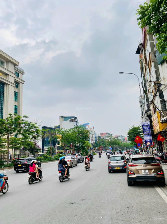 Hiếm! Nhà mặt phố Nguyễn Chí Thanh 40m², mặt tiền 4,5m, ô tô, kinh doanh 15 tỷ