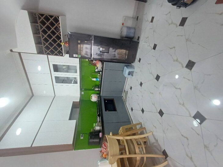 Bán nhà phố Đặng Văn Ngữ – 37m xây 5 tầng giá 8 tỷ 40m ra Ô tô