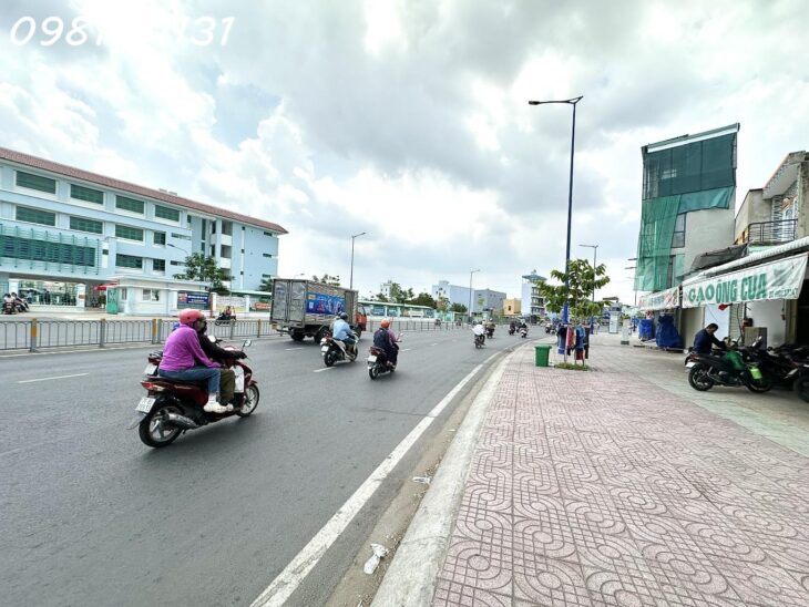 BÁN NHÀ MẶT TIỀN TÊN LỬA – NGANG KHỦNG 6.6M – 3 TẦNG MỚI – THUÊ 30TR/TH – GIÁ CHỈ 12.5 TỶ