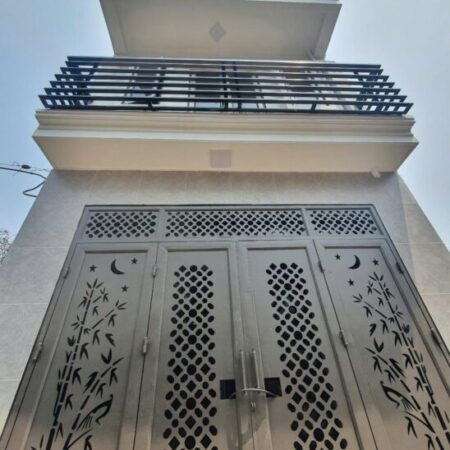 NHÀ ĐẸP NGÕ RỘNG 50m2, 4 TẦNG – DÂN XÂY CHẮC CHẮN – Ô TÔ QUA CỬA – GẦN HỒ MÁT MẺ