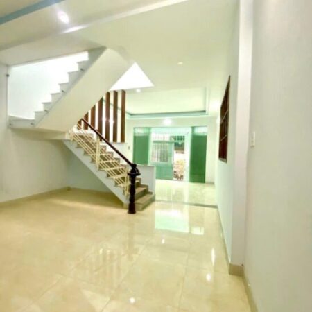 Nhà đẹp, diện tích lớn 5 x13 vuông vức, ngay chợ Tân Sơn chỉ nhỉnh 4 tỷ