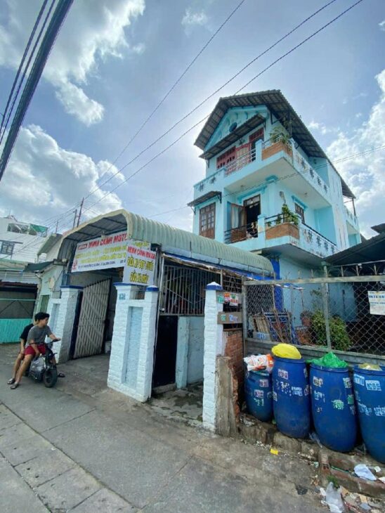 CÁCH PHẠM VĂN ĐỒNG 1PHÚT ,VỊ TRÍ THÔNG THOÁNG XE HƠI TRÁNH. THUẬN TIỆN DI CHUYỂN. 155M. NHỈNH 7 TỶ.